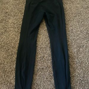 Under Armour black leggings